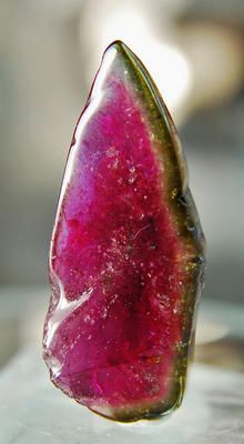 Watermelon Tourmaline Matka Natura, Beaded Beads, Pretty Rocks, Beautiful Rocks, Mineral Stone, Minerals And Gemstones, Rocks And Gems, Watermelon Tourmaline, Gem Stones