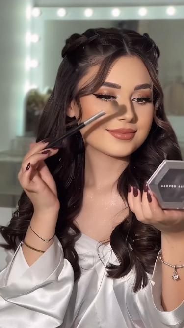 "MakeupArt#MakeupLooks#MakeupTutorial#BeautyTips#MakeupInspiration#MakeupAddict#GlamMakeup#MakeupGoals#MakeupLover#MakeupFails#MakeupMistakes#BeautyBlunders#MakeupOops#MakeupGoneWrong#MakeupDisaster#MakeupRealTalk#MakeupTruths#MakeupIdeas#MakeupLooks#MakeupLooksNatural#MakeupIdeas2024#WinterMakeupIdeas#ChristmasMakeup#ChristmasMakeupLook#BeautyTips#MakeupInspiration
#MakeupAddict#GlamMakeup
#MakeupGoals#MakeupLover#MakeupFails#MakeupMistakes#BeautyBlunders#MakeupOops#MakeupGoneWrong
#MakeupDisas Long Face Wedding Hairstyles, Glam Look Hair Hairstyles, Best Bridal Look, Make Up Looks For Graduation, Full Bridal Makeup, Nude Bridal Makeup, Nude Makeup Looks, Make Up Nude, Makeup For Wedding