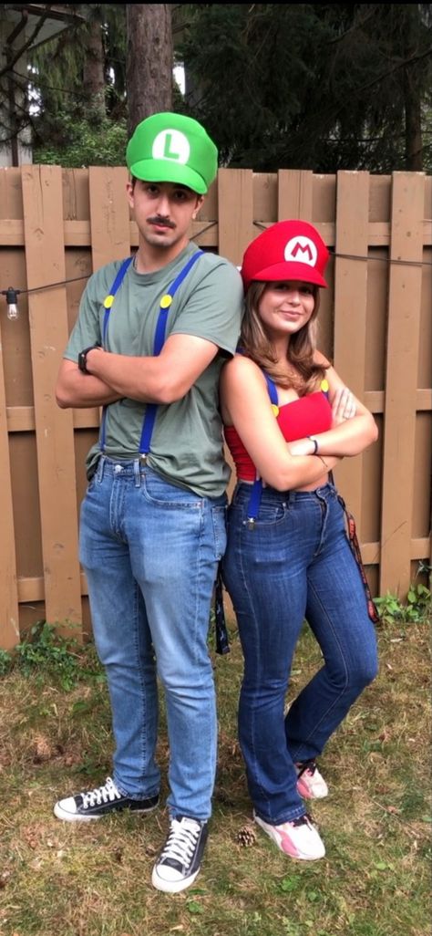 Mario Costume Men, Mario And Luigi Cosplay, Luigi And Daisy Costume, Mario And Luigi Costumes Couple, Couples Costumes Disney, Mario And Luigi Costumes, Mario And Luigi Halloween, Luigi Halloween Costume, Costume Mario