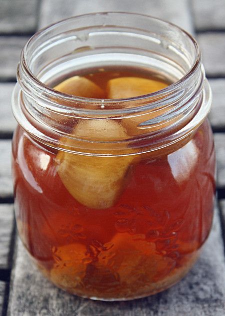 Garlic Honey: The Best Homemade Sore Throat Remedy - Healthy Green Kitchen Honey Sore Throat Remedy, Honey For Sore Throat, Sore Throat Tea, For Sore Throat, Throat Remedies, Sore Throat Remedies, Garlic Honey, Garlic Uses, Sick Remedies