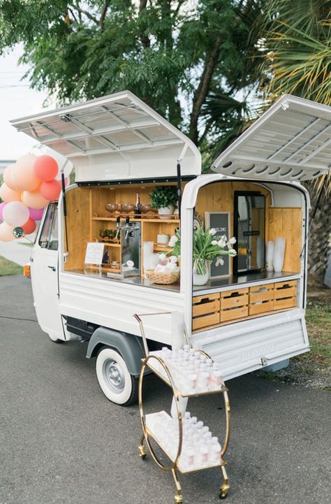 Ready as a coffee bar or mobile bar, this little Truckster from Italy, a Piaggio ape is ready to serve your clients guests! Mobile Charcuterie Truck, Piaggio Ape Food Truck, Mobile Coffee Bar, Foodtrucks Ideas, Mobile Bar Cart, Coffee Food Truck, Mobile Coffee Shop, Mobile Coffee, Piaggio Ape