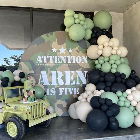 Army Birthday Theme, Welcome Home Soldier Party Ideas, Camo Balloon Garland, Call Of Duty Birthday Party Decorations, Army Decorations Party, Army Theme Birthday Party, Military Birthday Party Ideas, Soldier Birthday Party, Army Party Ideas