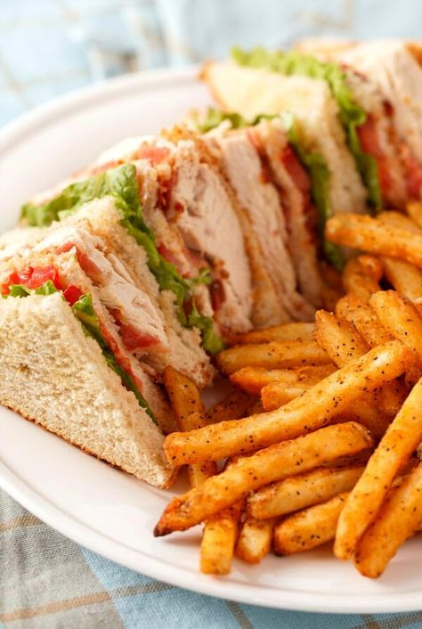 Indulge in the timeless flavors of a Classic American Club Sandwich, a true delight for sandwich lovers. This recipe from CDKitchen brings together layers of crisp bacon, juicy turkey, fresh lettuce, and ripe tomatoes, all nestled between perfectly toasted bread. Perfect for lunch or a casual dinner, this club sandwich offers a satisfying crunch and a burst of savory goodness in every bite. Whether you're hosting a gathering or enjoying a quiet meal at home, this classic dish is sure to impress and satisfy. Club Sandwich Platter, Club Sandwich Recipe, Club Sandwich Recipes, Recipes Using Rotisserie Chicken, Recipes Using Ground Beef, Juicy Turkey, Turkey Club, Hearty Snacks, American Club