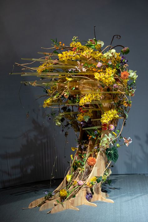 9 Spectacular Entries from the Interflora World Cup Philadelphia Flower Show, Plant Installation, Floral Art Design, Trash Art, Flower Installation, Flower Arrangements Simple, Annual Flowers, Purple Orchids, Modern Flower