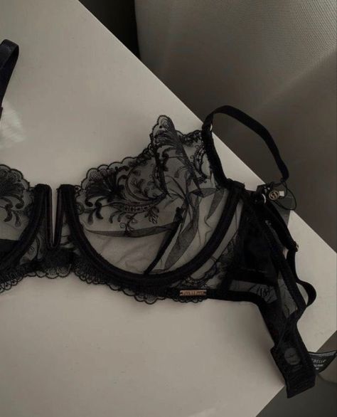 gianna bianchi | the maddest obsession Lingerie Aesthetic, Stile Blair Waldorf, Dark Feminine Aesthetic, Looks Party, Feminine Aesthetic, Aesthetic Photo, Lace Bra, Dark Aesthetic, Girly Things