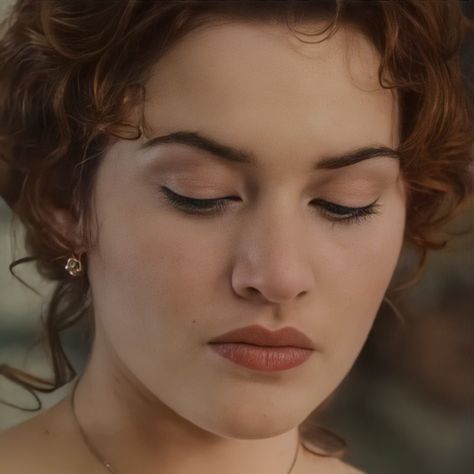 Rose Dawson Makeup, Titanic Actress, Titanic Aesthetic, Rose Titanic, Titanic Kate Winslet, Rose Dawson, Titanic Photos, Titanic Dress, Rose Makeup