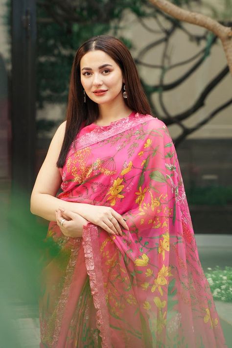 Hania Amir Simple Suit Designs, Haniya Amir, Skin Tone Dress, Hania Aamir, Simple Saree Designs, Simple Style Outfits, Hania Amir, Latest Model Blouse Designs, Stylish Short Dresses