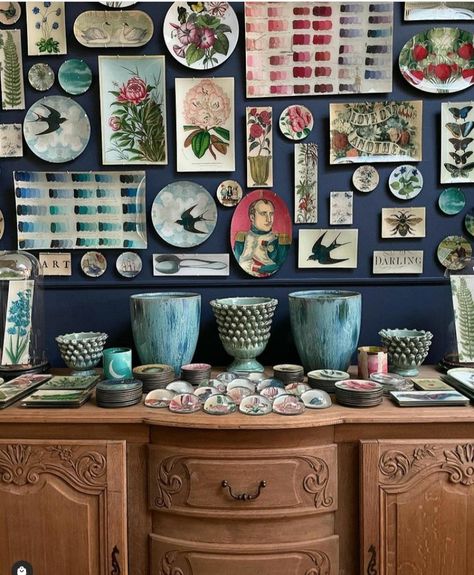 How To Display Plates On A Wall - Wondafox Plate And Picture Wall Display, Collector Plate Display Ideas, Plates On A Wall, Decorative Plates Display, Plate Wall Display, Plates On The Wall, Display Plates, Antique Booth Ideas, Photo Wall Display