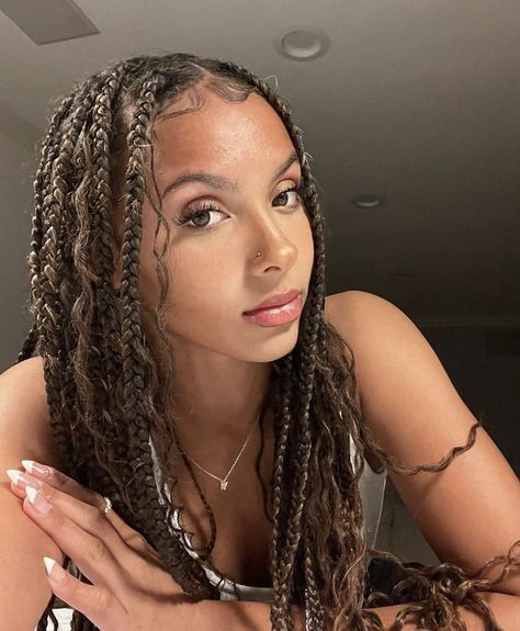 Festival Hair Black Women, Hawaii Braids, Medium Knotless Braids, Champagne Nails, Medium Knotless, Goddess Braids Hairstyles, Box Braids Hairstyles For Black Women, Braids Hairstyles Pictures, Cute Box Braids Hairstyles