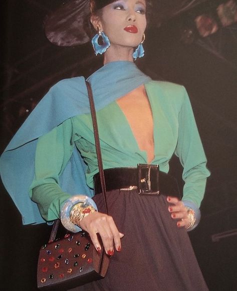 Yves Saint Laurent, 1985. Bourgeoisie Aesthetic, Iman Runway, Iman Model, 80s Belt, 80s Inspired Outfits, 1980’s Fashion, Vintage Hollywood Glamour, 90s Runway Fashion, 80s Outfit