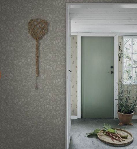 If you're looking for Wallpaper inspirations in your English Cottage Style Home... I've curated 20 of my favorites here for you! Cottage Hallway, Cottage Wallpaper, Linear Art, Sage Green Wallpaper, Scandinavian Wallpaper, Graphic Background, Sandberg Wallpaper, Cottage Style Home, Plum Tree