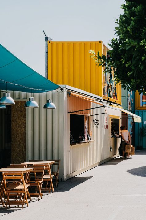 Bonaire Street Market is a Temporary space located in Valencia. The spot is in the outdoor parking at a big mall. The place itself was not comfortable for.. Container Restaurant, Tiny Office, Pop Up Market, Outdoor Market, Street Market, Restaurant Branding, Tap Room, Store Displays, Design Your Dream House