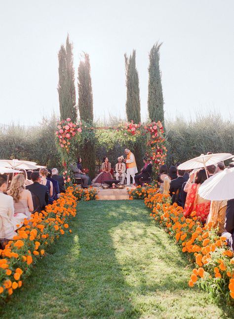 A Bright Wine Country Wedding with Indian and Chinese Elements Marigold Wedding, Wedding Ceremony Unity, Hindu Ceremony, Summer Wedding Decorations, Mandap Decor, Wedding Mandap, Unity Ceremony, Boda Mexicana, Outdoor Indian Wedding