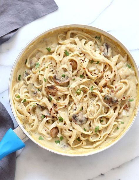 The Best Vegan Mushroom Garlic Alfredo with no nuts. Garlicky, Creamy, Amazing Vegan Fettuccine Alfredo. Nut-free, Easily Gluten-free, soy-free. | VeganRicha.com Alfredo Potatoes, Alfredo With Mushrooms, Alfredo Healthy, Garlic Fettuccine, Fetuchini Alfredo, Vegan Fettuccine, Vegan Fettuccine Alfredo, Dairy Free Alfredo Sauce, Potatoes Mushrooms