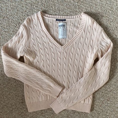 Brandy Melville V Neck Sweater, Form Fitting Sweaters, Brandy Melville Pink Sweater, V Neck Pink Sweater, V Neck Sweater Aesthetic, Light Pink Clothing, Christmas Wishlist Clothes, Coquette Sweaters, Pink Knit Sweater Outfit