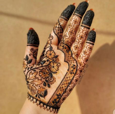 Front hand mehndi designs Mehendi Design For Wedding, Front Hand Mehndi Designs Simple, Mehndi Stain, Hand Mehndi Designs Simple, Mehndi Designs For Brides, Indian Palaces, Front Hand Mehndi Designs, 2023 Weddings, Mehndi Designs Simple