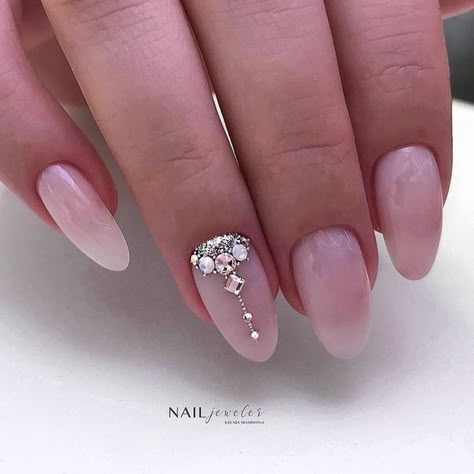 Cristal Nails Design, Nail Art With Gems Rhinestones, Nail Inspo Diamonds, Nails Diamonds Rhinestone, Jewel Nails Rhinestones, Nails Stones Design, Crystal Nails Designs, Nail Jewel Design Rhinestones, Diamond Nails Rhinestones