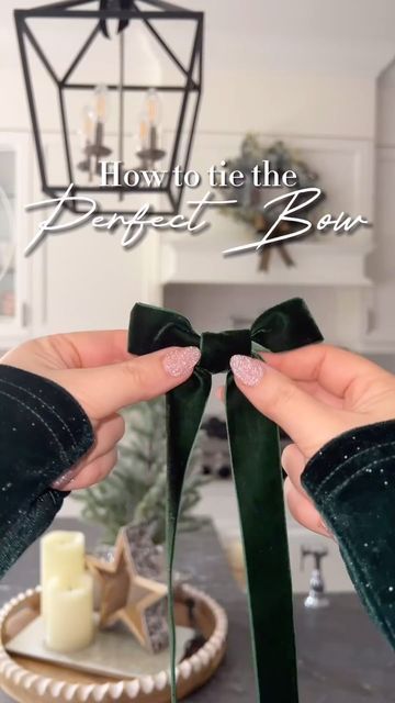 Best Way To Tie A Ribbon Bow, Ribbon Bow Christmas, How To Make A Nice Bow With Ribbon, How To Tie Bows On Presents, Tree Bows Diy How To Make, Simple Bows For Christmas Trees, How To Make Ribbon Bows Christmas Tree, How To Christmas Bow, Velvet Christmas Bow Tutorial