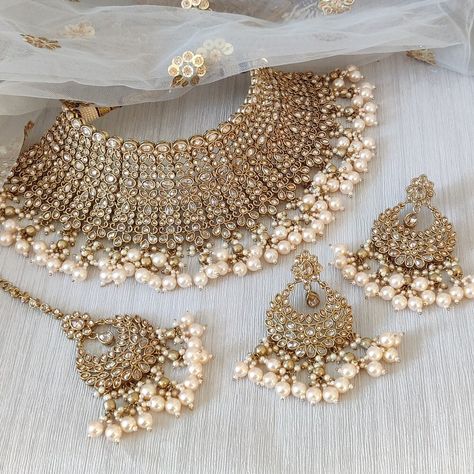 Unique Wedding Jewelry, Bridal Jewelry Sets Brides, Bridal Jewellery Inspiration, Pakistani Bridal Jewelry, Indian Wedding Jewelry Sets, Perhiasan India, Indian Bridal Jewelry Sets, Bridal Jewellery Design, Jewelry Set Design