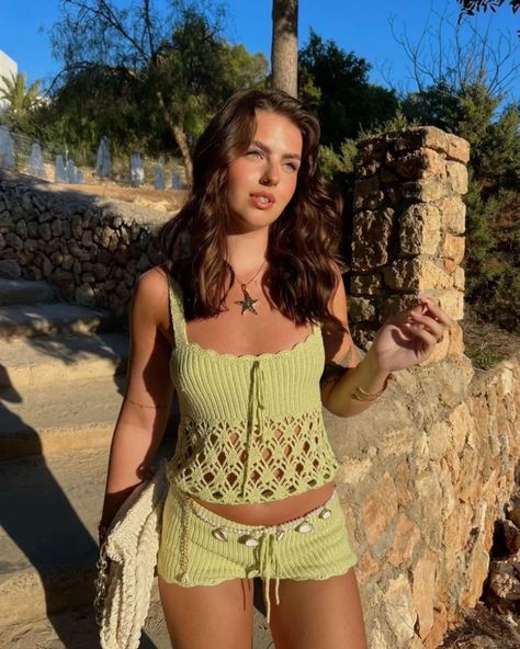 Knitted Summer Outfits, Crochet Clothes For Winter, Knitted Festival Outfit, Crochet Beach Clothes, Crochet Beach Set, Crochet Shorts And Top Set, Crochet Lounge Set, Crochet Outfits Aesthetic, Crochet Summer Ideas