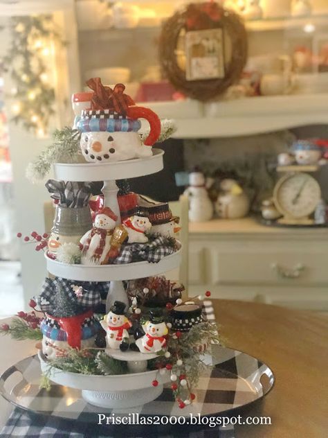 Snowman Tiered Tray Ideas, Snowman Tiered Tray Decor, Snowman Tiered Tray, Tired Trays, Fall Subway Art, Christmas Trays, Book Page Wreath, Winter Centerpieces, Tier Trays