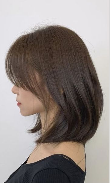 Carre Haircut, Korean Haircut Ideas, Ulzzang Short Hair, Middle Hair, Korean Haircut, Korean Short Hair, Layered Haircuts For Medium Hair, Bangs With Medium Hair, Asian Short Hair