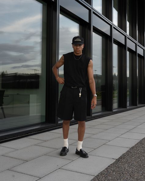 all black fits >> W or L ? Outfit details: Cap: @moreporks Shirt: @asos_man Shorts: @asos_man Loafers: @zaraman . #smartstreetwear #outfitinspo #outfitinspiration #cozystreetstyle #simplefits #nclgallery #pauseshots #classyvision #backtominimal #minimalism #lessiswore #minimalhouse1 #allstreetwear #303unknOwn #ootd #set #crochet #inweekday #FitsonPoint #csthelabel #fits4men #zalandostreet #baggyjeans Black Loafers Men Outfit, Shorts Loafers Outfit, All Black Fits, Black Loafers Outfit, Loafers Men Outfit, Black Loafers Men, Man Shorts, Asos Men, Loafers Outfit