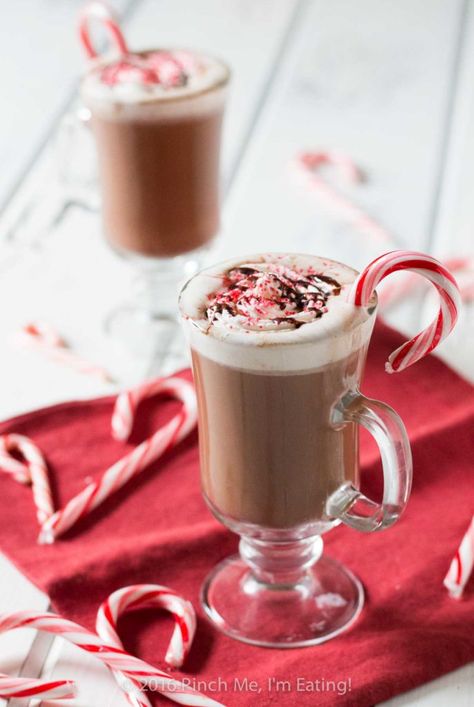 Easy Latte Recipe, Homemade Peppermint Mocha, Peppermint Mocha Creamer, Peppermint Mocha Recipe, Mocha Recipe, Sweet Smoothies, Recipes Drinks, Holiday Drink, Tasty Drinks