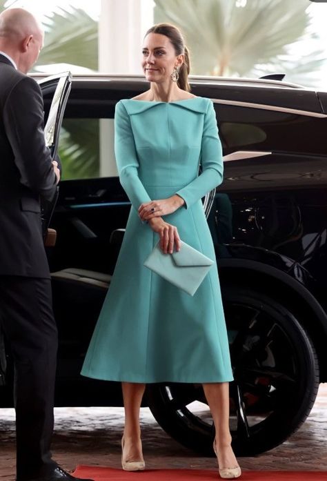 Ducesa Kate, Emilia Wickstead Dress, Style Kate Middleton, Katun Bordir, Duchesse Kate, Düşes Kate, Princesse Kate Middleton, Looks Kate Middleton, Estilo Kate Middleton