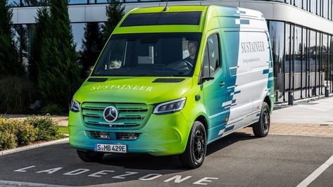 This ecologically friendly schlepper foreshadows what future vans will look like and how they'll be built. Mercedes Benz Vans, Commercial Van, Paint Job, Image Gallery, Concept Cars, Interior Exterior, The Future, Mercedes Benz, Exterior