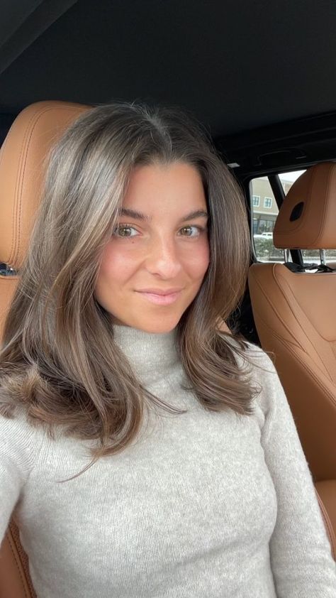 Medium-Length Haircut Inspiration 2024 - Viviane Audi Medium Brown Hair Face Framing, Long Layered Medium Haircuts, Medium Short Balayage Hair, Medium Length Haircut With Angles, Medium Length Hair One Length, Brunette Short Hair With Layers, Haircuts Of 2024, Short Hair Same Length All Over, Medium Short Hair Blowout