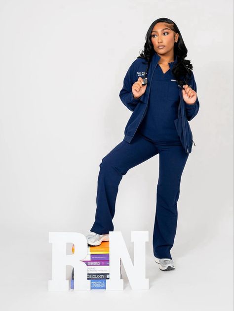 Black Nurse Photoshoot, Nursing School Graduation Pictures, Nursing Pictures, Nursing Graduation Pictures, Nurse Photos, New Grad Nurse, Graduation Look, Graduation Photography Poses, Nursing School Graduation