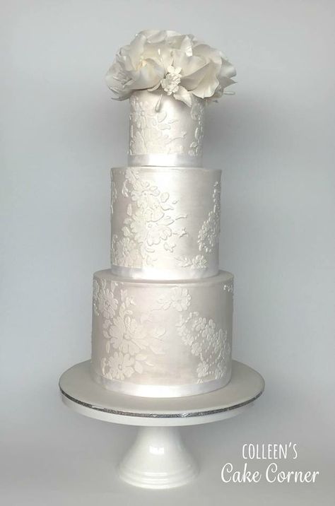 White on white wedding cake with lace & sugar flowers Wedding Cake With Lace, Sparkle Wedding Cakes, White On White Wedding, Cake With Lace, Fondant Wedding Cakes, Floral Wedding Cake, Couture Cakes, Lace Wedding Cake, Special Cakes