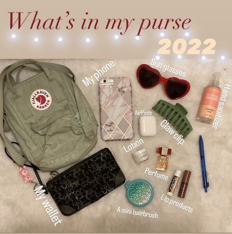 Whats In My Kanken Mini, Whats In My Mini Backpack, Whats In My Kanken, Pretty Tote Bags, Backpack Fjallraven, What's In My Purse, Kanken Mini, In My Purse, Backpack Essentials