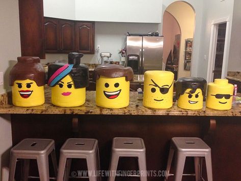 DIY Lego Costumes - Making a Lego head from styrofoam Lego Costume Diy, Lego Man Costumes, Lego Halloween Costumes, Lego Costumes, Halloween Lego, Diy Halloween Masks, Lego Costume, Lego Halloween, Lego Head