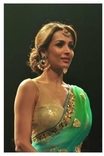 Malika Arora, Strappy Blouse, Kartik Aaryan, Malaika Arora, Actress Without Makeup, Indian Photoshoot, Saree Photoshoot, Indian Film, Green Saree