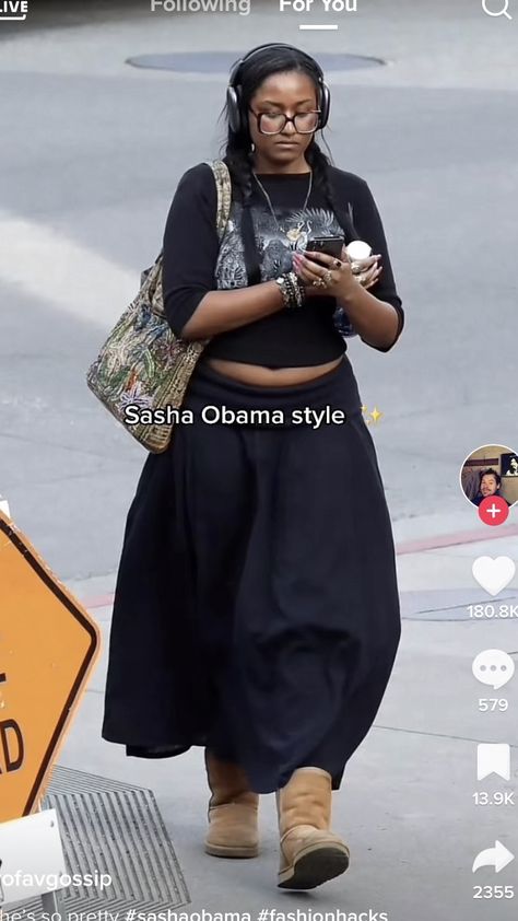 Blm Outfit Ideas, Sasha Obama Outfits, Malia Obama Style, Sasha Obama Style, Obama Sisters, Obama Daughter, Sasha Obama, Boho Inspo, 70s Inspired Fashion