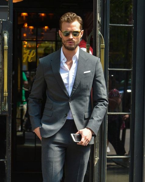 Jamie Dornan Quitting Christian Grey Role: Calls 'Fifty Shades Darker' Just A Job | Celeb Dirty Laundry Costume Gris, Christian Grey Jamie Dornan, Grey Suit Men, Herren Outfit, Christian Grey, Men’s Suits, Gray Suit, Business Outfit, Mens Fashion Suits