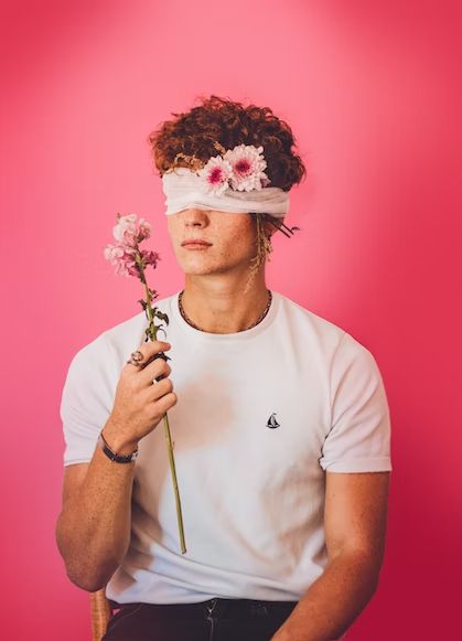 Catoru Gojo, Men's Portrait Photography, Male Portrait Poses, Holding A Flower, Inspiration Portrait, Conceptual Photo, Mens Photoshoot Poses, Portrait Photography Men, Photography Inspiration Portrait