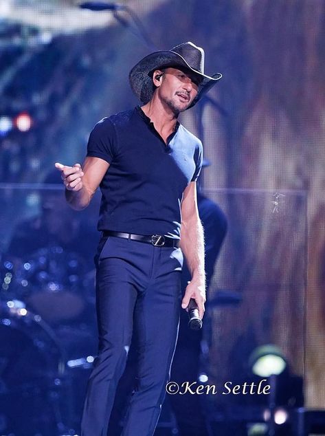 Happiest of birthdays to country superstar, Tim McGraw. Tim is the son of baseball legend "Tug" McGraw. Today he turns 56 years old. Tug Mcgraw, Pure Country, Happiest Of Birthdays, Alan Jackson, Concert Photos, Tim Mcgraw, Country Music Stars, Music Star, Favorite Person