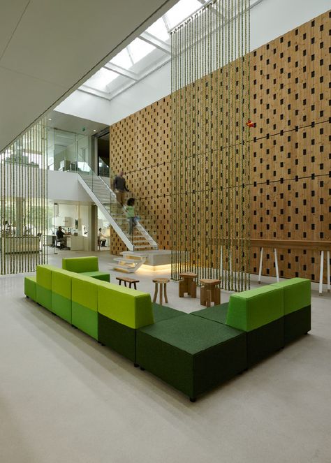 Netherlands Institute for Ecology (NIOO-KNAW) / Claus en Kaan Architecten Office Lounge Design, Reception Area Design, School Reception, Reception Waiting, Lobby Ideas, School Building Design, Lounge Interiors, Hospital Interior, School Interior