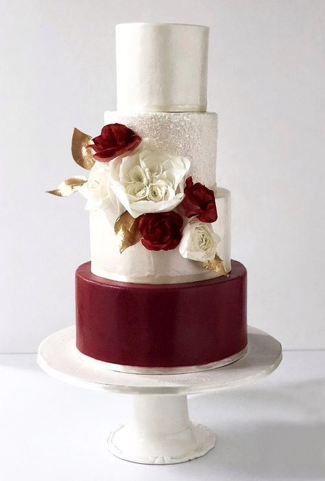 burgundy wedding burgundy silver cake mirnasoria Burgundy Wedding Dress, Burgundy Wedding Cake, Burgundy Wedding Colors, Silver Wedding Cake, Square Wedding Cakes, Wedding Cake Roses, Silver Cake, Cake Table Decorations, Wedding Cake Table