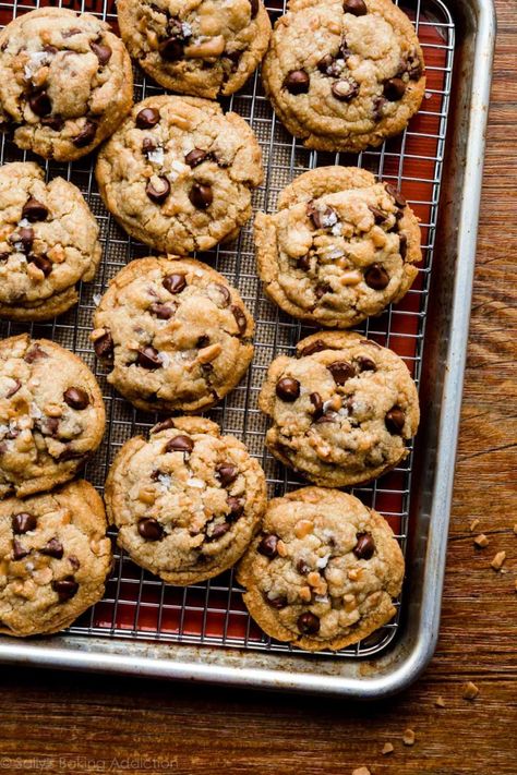 These sweet and salty brown butter toffee chocolate chip cookies are soft and chewy in the centers with deliciously crisp edges. The brown butter adds a deep nutty and caramelized flavor that pairs perfectly with the toffee and chocolate. Chocolate Chip Cookies With Toffee Bits, Browned Butter Toffee Chocolate Chip Cookies, Brown Butter Toffee Chocolate Chip, Brown Cookies, Scrumdiddlyumptious Recipes, Toffee Chocolate Chip Cookies, Baking Therapy, Toffee Chocolate, Brown Butter Chocolate Chip Cookies