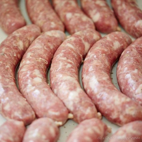 How To Make Bratwurst Sausage, Beer Bratwurst Recipes, Homemade Bratwurst Recipes, Bratwurst Recipe, German Bratwurst, Making Sausage, Meat Curing, Cured Meat Recipes, Sausage Making Recipes