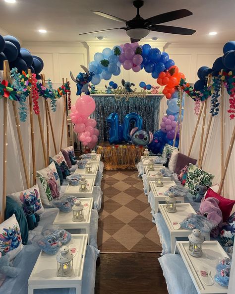 Celebrate your special day with a Stitch-themed birthday party! Our teepee setups and balloons will make your celebration unforgettable. Book now for a magical experience! 🎉🌺🎈 #BirthdayParty #StitchTheme #HawaiianParty #TeepeeParty #BalloonDecor #PartyPlanning #EventRental #slumberrparty #balloons #florida #sleepover Stitch Sleepover, Stitch Themed Birthday Party, Diy Alien, Build A Bear Party, Spa Day Party, Birthday Sleepover Ideas, Slumber Party Birthday, Party Canopy, Teepee Party