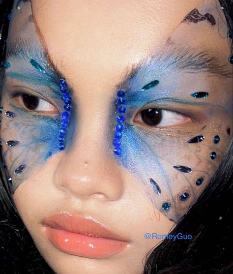 Blue Caterpillar Makeup, Insect Inspired Makeup, Monarch Butterfly Makeup Halloween, Bug Makeup Looks, Moth Face Paint, Bug Makeup Halloween, Moth Eye Makeup, Bug Inspired Makeup, Painterly Makeup