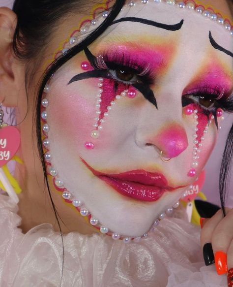 Red Contact Lenses Makeup, Clown Costume And Makeup, Make Up Looks Unique, Artistic Clown Makeup, Colorful Drag Makeup, Cotton Candy Clown Makeup, Drag Inspo Outfit, Rhinestone Clown Makeup, Neon Goth Makeup