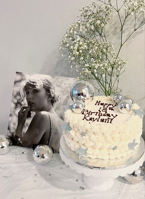 Folklore Themed Cake, Taylor Swift Folklore Birthday Cake, Taylor Swift Birthday Cake Folklore, Folklore Birthday Theme, Folklore Bday Party, Mirrorball Cake Taylor Swift, Mirrorball Birthday Cake, Folklore Birthday Cake, Mirrorball Themed Party