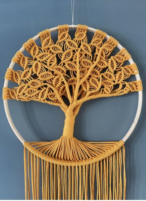 Free tutorial! Mural Macrame, Macrame Tree Of Life, Diy Fairy Wings, Macrame Tree, Jute Macrame, Macrame Wall Hanging Tutorial, Free Macrame Patterns, Macrame Plant Hanger Patterns, Christmas Card Ornaments