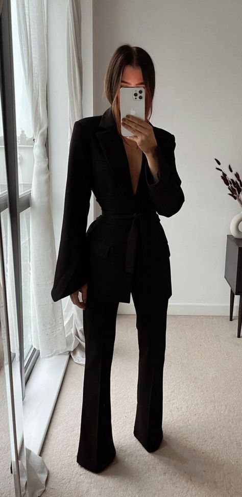 All Black Boss Lady Outfit, Fancy Outfits Classy Winter, Businesswoman Aesthetic Outfit, Serious Outfit Classy, Winter Event Outfit Classy, Classy Outfits Trousers, Outfit For Fancy Dinner, Night Out Outfit Classy Fancy Dinner, Occasion Outfits Classy